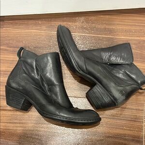 Women’s Born 8.5 US Black Leather Slip-on Boot